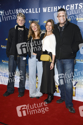 Premiere des 21. Original Roncalli Weihnachtscircus 2025 in Berlin