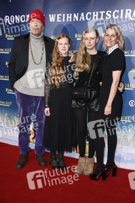 Premiere des 21. Original Roncalli Weihnachtscircus 2025 in Berlin