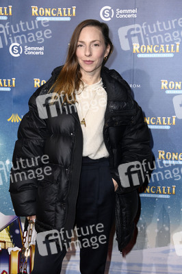 Premiere des 21. Original Roncalli Weihnachtscircus 2025 in Berlin