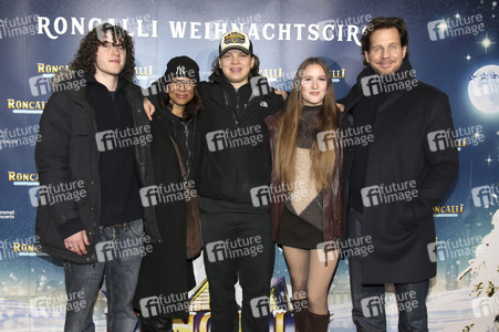 Premiere des 21. Original Roncalli Weihnachtscircus 2025 in Berlin