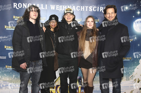 Premiere des 21. Original Roncalli Weihnachtscircus 2025 in Berlin