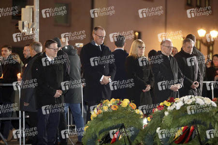 Kranzniederlegung in Gedenken der Opfer ein Jahr nach dem Anschlag auf den Weihnachtsmarkt in Magdeburg