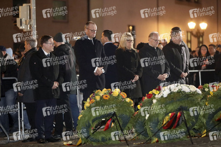 Kranzniederlegung in Gedenken der Opfer ein Jahr nach dem Anschlag auf den Weihnachtsmarkt in Magdeburg