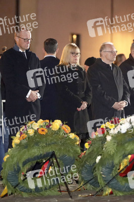 Kranzniederlegung in Gedenken der Opfer ein Jahr nach dem Anschlag auf den Weihnachtsmarkt in Magdeburg