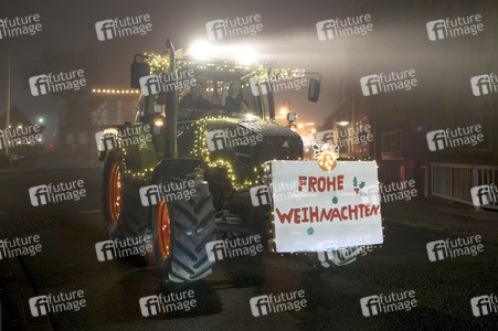 Lichterfahrt der Landwirte in Bienenbüttel