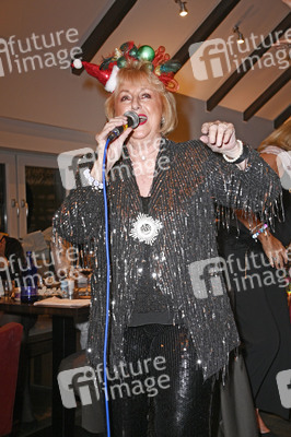 Weihnachts-Soirée mit Julian F. M. Stoeckel in Burg