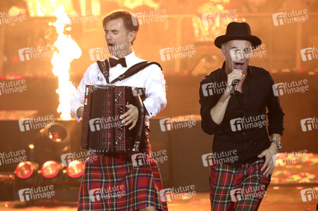 TV-Show 'Silvester-Schlagerbooom 2026 live - Die Wunderlichtershow!' in München