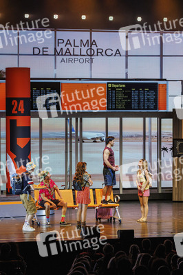 Musicalpremiere 'Malle Olé - das Musical, das ballert' in Duisburg