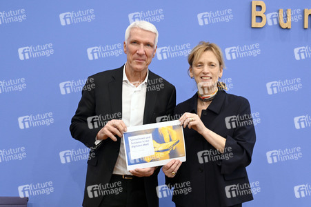 Bundespressekonferenz 'Seniorinnen und Senioren in der digitalen Welt' in Berlin