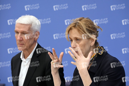 Bundespressekonferenz 'Seniorinnen und Senioren in der digitalen Welt' in Berlin