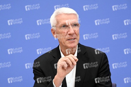 Bundespressekonferenz 'Seniorinnen und Senioren in der digitalen Welt' in Berlin