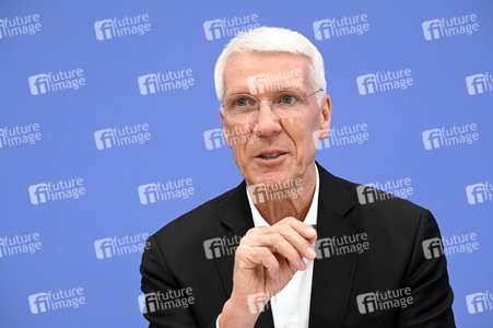 Bundespressekonferenz 'Seniorinnen und Senioren in der digitalen Welt' in Berlin