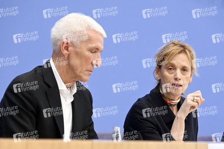 Bundespressekonferenz 'Seniorinnen und Senioren in der digitalen Welt' in Berlin