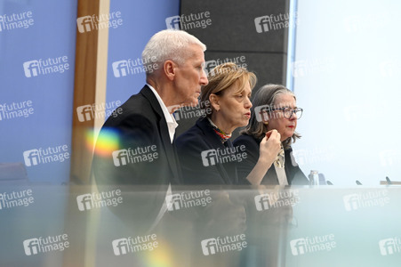 Bundespressekonferenz 'Seniorinnen und Senioren in der digitalen Welt' in Berlin