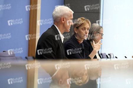 Bundespressekonferenz 'Seniorinnen und Senioren in der digitalen Welt' in Berlin