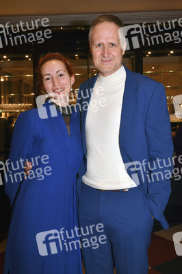 Theaterpremiere 'Wer schießt auf Frau Hummel?' in München