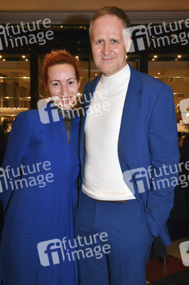 Theaterpremiere 'Wer schießt auf Frau Hummel?' in München