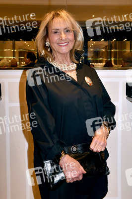 Theaterpremiere 'Wer schießt auf Frau Hummel?' in München