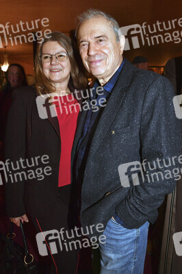 Theaterpremiere 'Wer schießt auf Frau Hummel?' in München