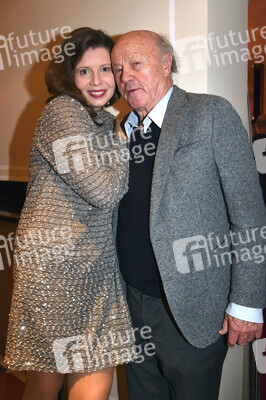 Theaterpremiere 'Wer schießt auf Frau Hummel?' in München