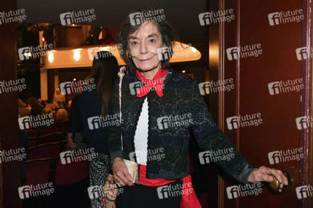 Theaterpremiere 'Wer schießt auf Frau Hummel?' in München