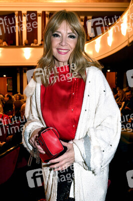 Theaterpremiere 'Wer schießt auf Frau Hummel?' in München