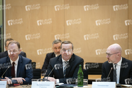 Politische Sitzung des Verteidigungsausschusses des Bundesrates in Berlin