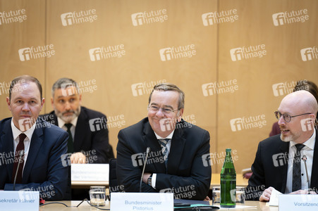 Politische Sitzung des Verteidigungsausschusses des Bundesrates in Berlin