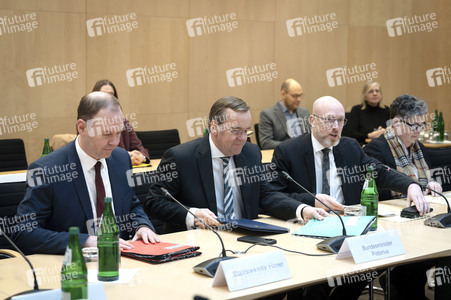 Politische Sitzung des Verteidigungsausschusses des Bundesrates in Berlin
