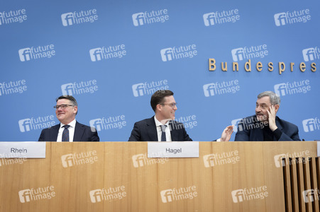 Bundespressekonferenz '3 Löwen Allianz' in Berlin