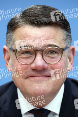 Bundespressekonferenz '3 Löwen Allianz' in Berlin