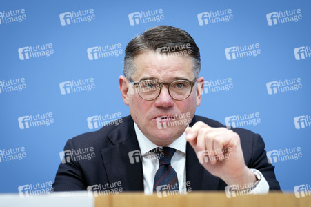 Bundespressekonferenz '3 Löwen Allianz' in Berlin