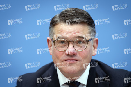 Bundespressekonferenz '3 Löwen Allianz' in Berlin