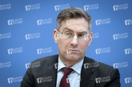 Bundespressekonferenz 'Nationale Dekade gegen Postinfektiöse Erkrankungen' in Berlin