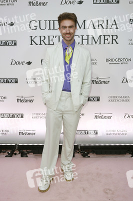 Guido Maria Kretschmer for Bridgerton 'The Regency Dinner' in Hamburg
