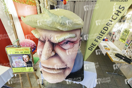 Donald Trump aus Pappmaché in Düsseldorf