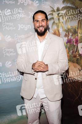 Premiere von 'Promis unter Palmen' in Köln