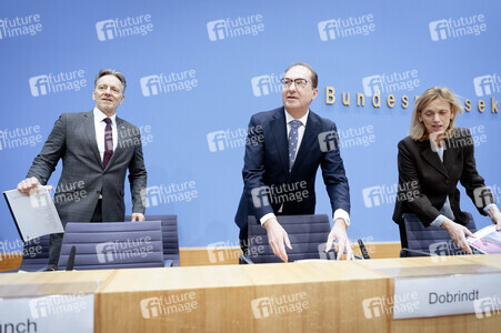 Bundespressekonferenz 'Vorstellung der Dunkelfeldstudie zur Gewaltbetroffenheit in Deutschland' in Berlin