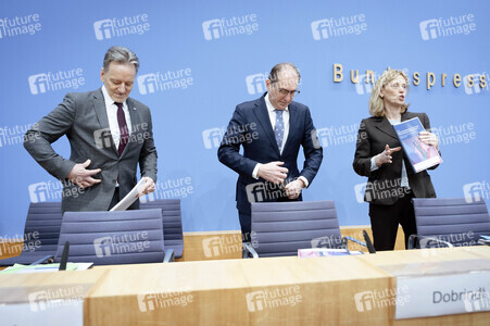 Bundespressekonferenz 'Vorstellung der Dunkelfeldstudie zur Gewaltbetroffenheit in Deutschland' in Berlin