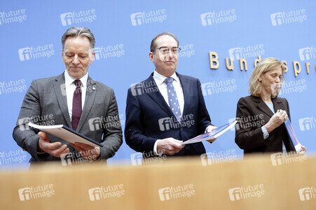 Bundespressekonferenz 'Vorstellung der Dunkelfeldstudie zur Gewaltbetroffenheit in Deutschland' in Berlin