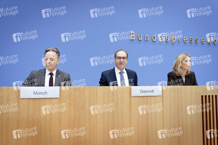 Bundespressekonferenz 'Vorstellung der Dunkelfeldstudie zur Gewaltbetroffenheit in Deutschland' in Berlin