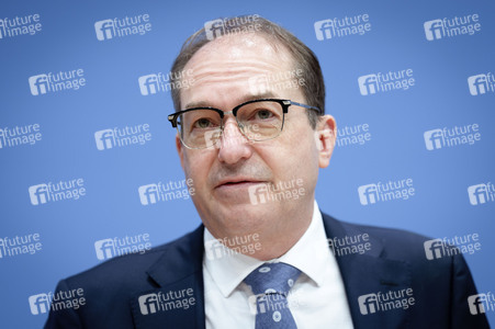 Bundespressekonferenz 'Vorstellung der Dunkelfeldstudie zur Gewaltbetroffenheit in Deutschland' in Berlin