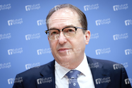 Bundespressekonferenz 'Vorstellung der Dunkelfeldstudie zur Gewaltbetroffenheit in Deutschland' in Berlin