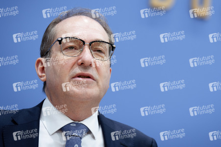 Bundespressekonferenz 'Vorstellung der Dunkelfeldstudie zur Gewaltbetroffenheit in Deutschland' in Berlin