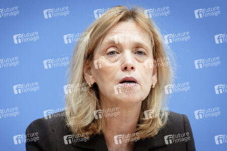 Bundespressekonferenz 'Vorstellung der Dunkelfeldstudie zur Gewaltbetroffenheit in Deutschland' in Berlin