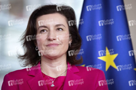 Übergabe vom Jahresgutachten 2026 der Expertenkommission Forschung und Innovation an den Bundeskanzler in Berlin