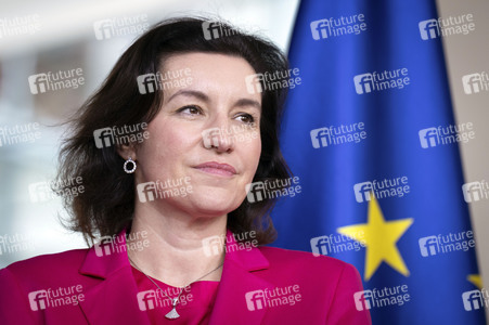 Übergabe vom Jahresgutachten 2026 der Expertenkommission Forschung und Innovation an den Bundeskanzler in Berlin