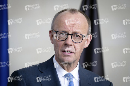 Übergabe vom Jahresgutachten 2026 der Expertenkommission Forschung und Innovation an den Bundeskanzler in Berlin