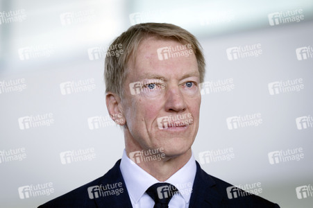 Übergabe vom Jahresgutachten 2026 der Expertenkommission Forschung und Innovation an den Bundeskanzler in Berlin