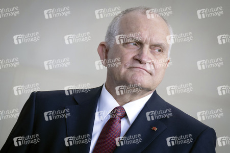 Übergabe vom Jahresgutachten 2026 der Expertenkommission Forschung und Innovation an den Bundeskanzler in Berlin